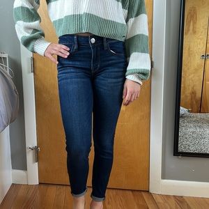 (1) AMERICAN EAGLE skinny jeans Women’s size 2 short (length)